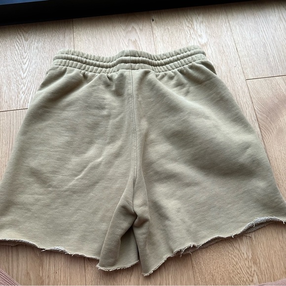 ARITZIA Tna Cozy AF Boyfriend Fleece TAN shorts -  S - Picture 7 of 15